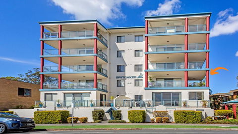 Spinnaker 102 - On The Lake! - Darwin Holiday 0