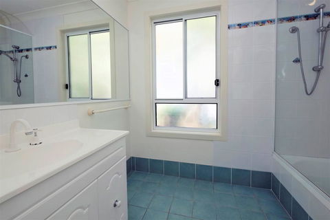 SPINNAKER 2 - Darwin Holiday 2