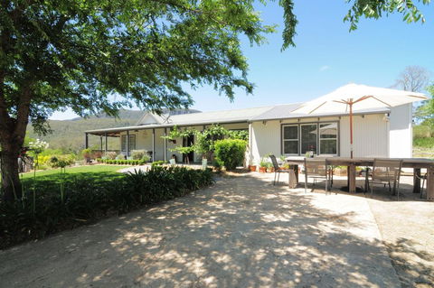 Spring Grove Dairy - Picturesque Views! - Darwin Holiday 0