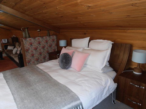 Springmead Rustic Cabin - Darwin Holiday 0