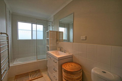 St Helena's 5 Twynam Street, Jindabyne NSW 2627 - Darwin Holiday 3