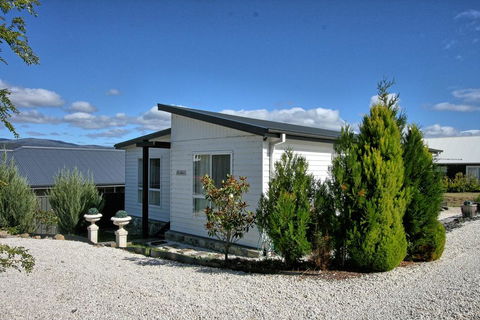 St Helena's 5 Twynam Street, Jindabyne NSW 2627 - Darwin Holiday 0