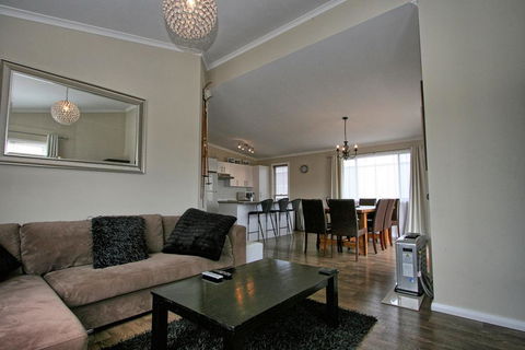 St Helena's 5 Twynam Street, Jindabyne NSW 2627 - Darwin Holiday 1