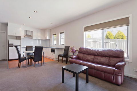 Stenmark 5/3 Poley Cow Lane - Darwin Holiday 0