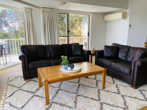Steps From Mudjimba Beach 3 BR Apt Sunshine Coast With WIFI,Pool,Parking - Darwin Holiday 1