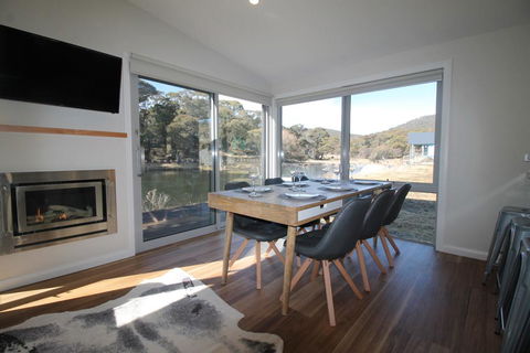 Stillwater Chalet B- Lake Crackenback - Darwin Holiday 1