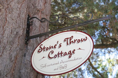 Stone's Throw Cottage Bed And Breakfast - Darwin Holiday 1