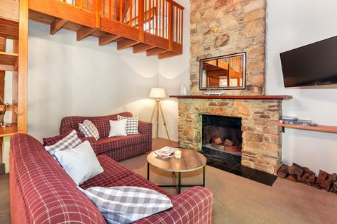 Stonehenge Retreat - Darwin Holiday 3