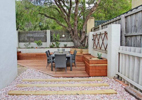 Stones-Throw - Darwin Holiday 2