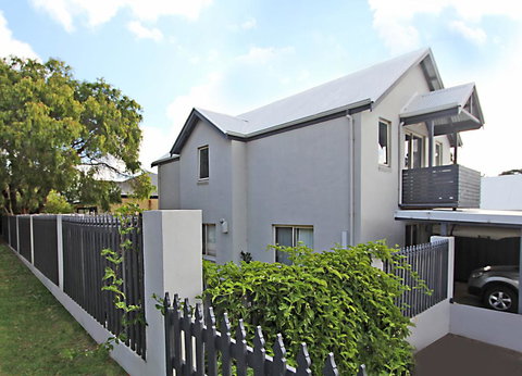 Stones-Throw - Darwin Holiday 0