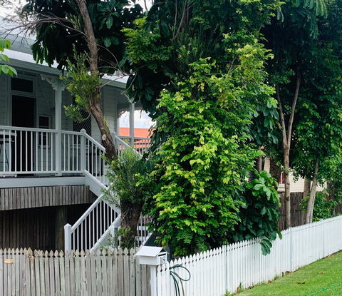 Stranded? Nowhere To Stay? Sanitised Apartment, Sleeps 4, Netflix, Wifi, Pool - Darwin Holiday 1
