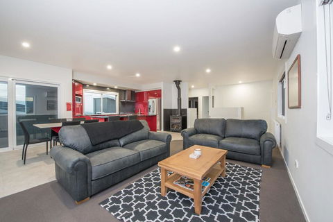 Stratton Summit 4- Modern, Sophisticated Style With Lake And Mountain Views - Darwin Holiday 0