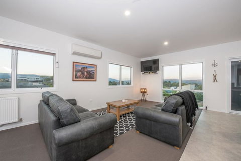Stratton Summit 4- Modern, Sophisticated Style With Lake And Mountain Views - Darwin Holiday 1