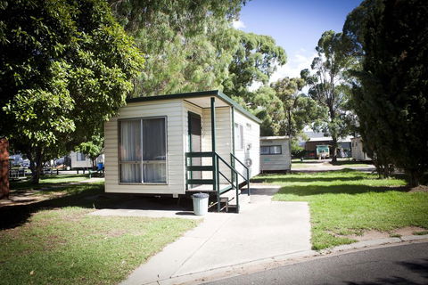 Strayleaves Caravan Park - Darwin Holiday 1