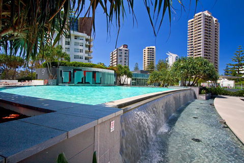 Stunning 4 Bedroom Sub Penthouse - Level 60 Q1 - Darwin Holiday 3