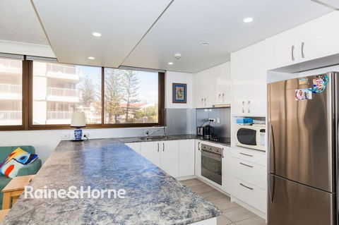 Stunning Beachfront Apartment - Darwin Holiday 1