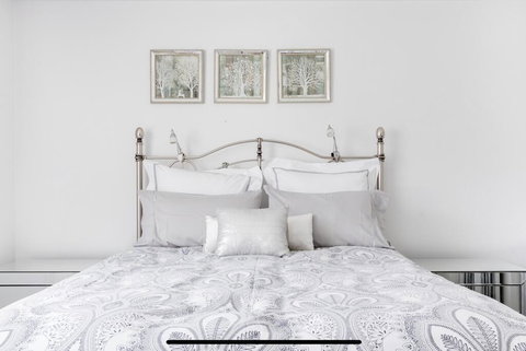 Stunning Burleigh Beach Apartment - Darwin Holiday 2