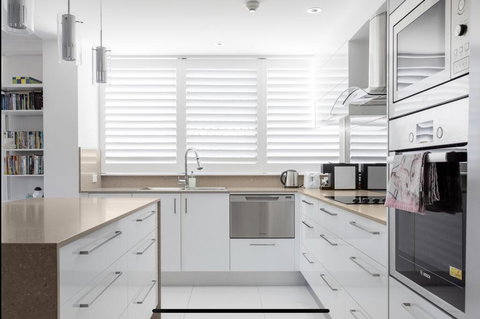 Stunning Burleigh Beach Apartment - Darwin Holiday 1