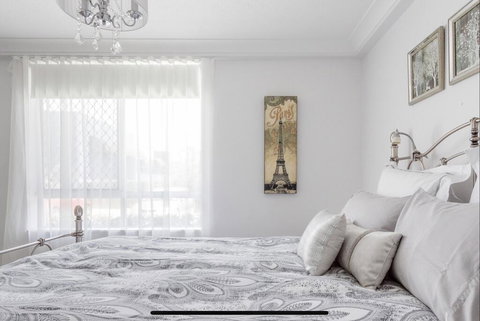 Stunning Burleigh Beach Apartment - Darwin Holiday 3