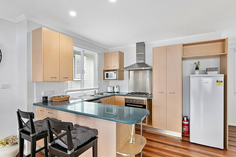 Stunning Family Escape On The Point With Bay Views - Darwin Holiday 1