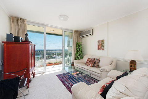Stunning Harbour View Home! - Darwin Holiday 0