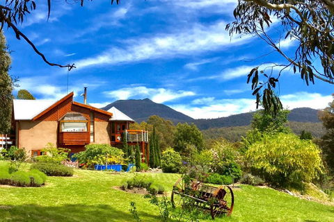 STUNNING HOME WITH AMAZING VIEWS - Just 20 Mins To The City And Only 10 To MONA! - Darwin Holiday 1
