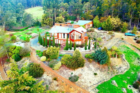 STUNNING HOME WITH AMAZING VIEWS - Just 20 Mins To The City And Only 10 To MONA! - Darwin Holiday 2
