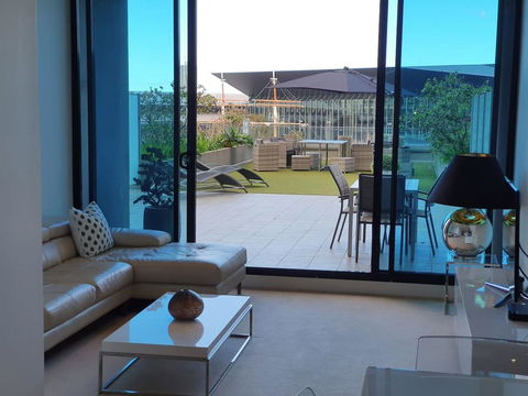 Stunning Riverside Apartment Near MCEC And Casino! - Darwin Holiday 0