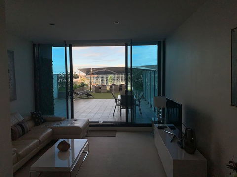 Stunning Riverside Apartment Near MCEC And Casino! - Darwin Holiday 3