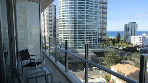 Stunning Surfers Paradise Apartment - Darwin Holiday 3