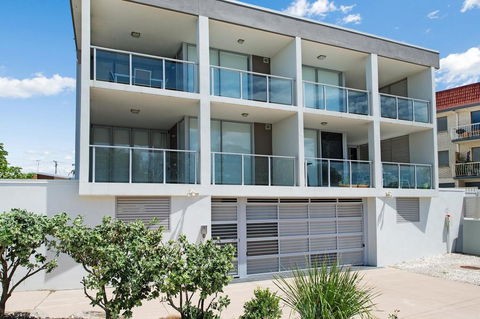 Stunning Surfside Apartment - Boyd St, Woorim - Darwin Holiday 0