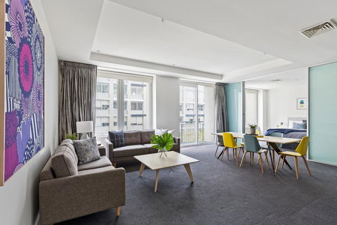 Stunning, Central Huge CBD Pad, Free WiFi, Netflix - Darwin Holiday 1