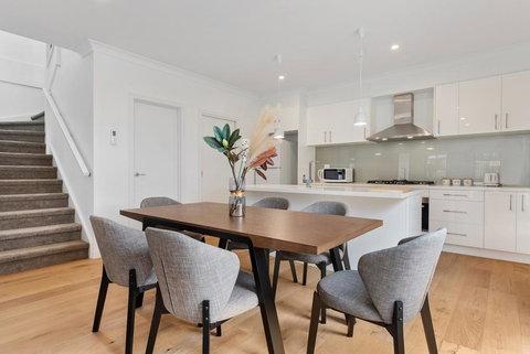 Style, Comfort And Convenience - Darwin Holiday 1