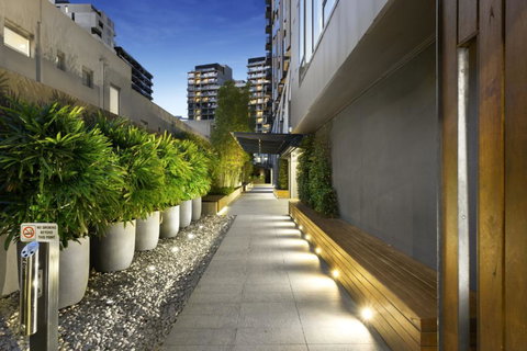 STYLISH 2BR 2BTH + CAR = HEART OF SOUTH YARRA - Darwin Holiday 1