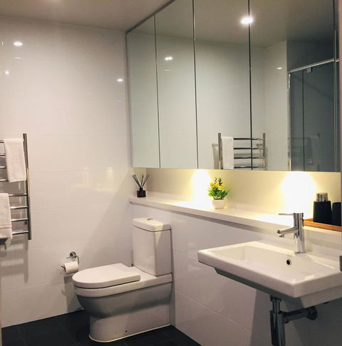 Stylish 2BR With Stunning Views - Sydney Olympic Park - Darwin Holiday 3