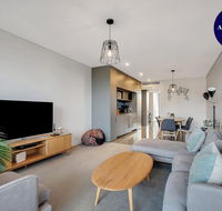 STYLISH CAMPERDOWN APARTMENT and PARKING INC - Darwin Holiday
