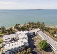 Stylish Island Getaway - BEACHFRONT APARTMENT - Darwin Holiday