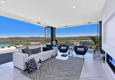 Stylish Penthouse With Views & Jacuzzi - Darwin Holiday 0