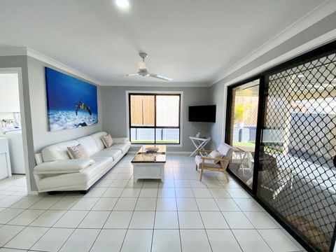 STYLISH RESIDENCE, LARGE PRIVATE YARD - CLOSE TO DREAMWORLD - Darwin Holiday 0