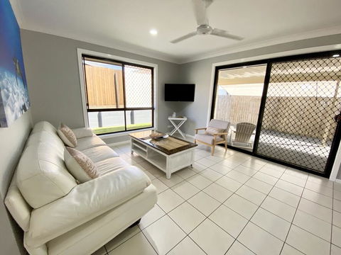 STYLISH RESIDENCE, LARGE PRIVATE YARD - CLOSE TO DREAMWORLD - Darwin Holiday 1