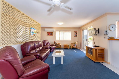 Stylish Unit Opposite Foreshore - Sylvan Beach Esp, Bellara - Darwin Holiday 0