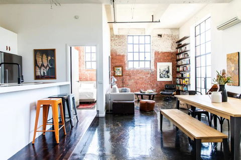 Stylish Warehouse Conversion In The Heart Of Fitzroy - Darwin Holiday 1