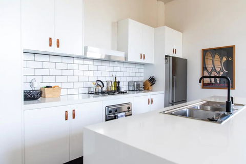 Stylish Warehouse Conversion In The Heart Of Fitzroy - Darwin Holiday 3