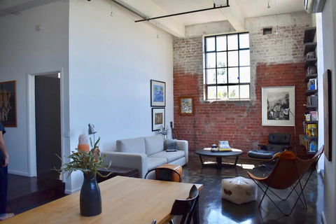 Stylish Warehouse Conversion In The Heart Of Fitzroy - Darwin Holiday 0