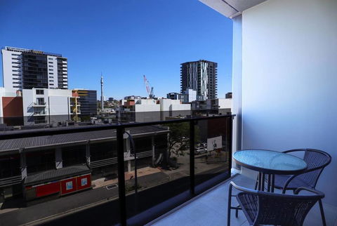 Stylist 2 Bedrooms Apartment With Pool/GYM/Parking - Darwin Holiday 1