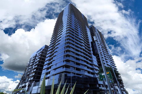 Stylist 2 Bedrooms Apartment With Pool/GYM/Parking - Darwin Holiday 0