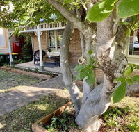 SUMMER HOUSE - CENTRAL LOCATION Near PARK - Darwin Holiday