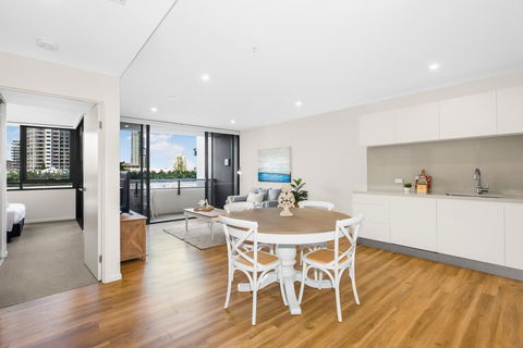 Sun Drenched Apartment In The Heart Of Surfers - Darwin Holiday 1