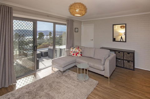 Summit 9 - Modern And Stylish Newly Renovated Apartment - Darwin Holiday 1