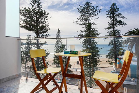 Sun Drenched Ocean View Apartment - Darwin Holiday 1